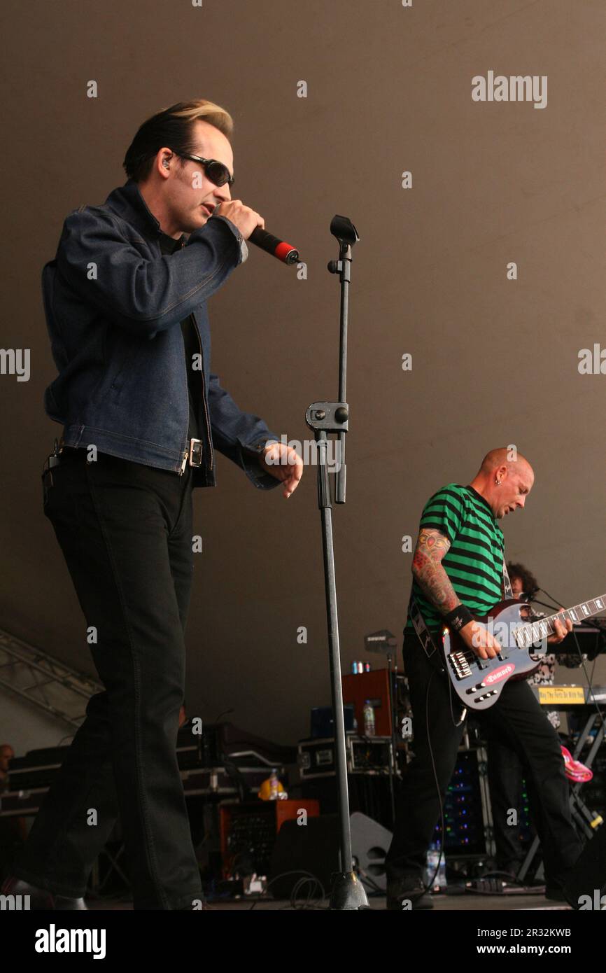 80s band leader cantante David Vanian of the Damned esecuzione al Summer Festival di Croydon, South London, 2010 Foto Stock