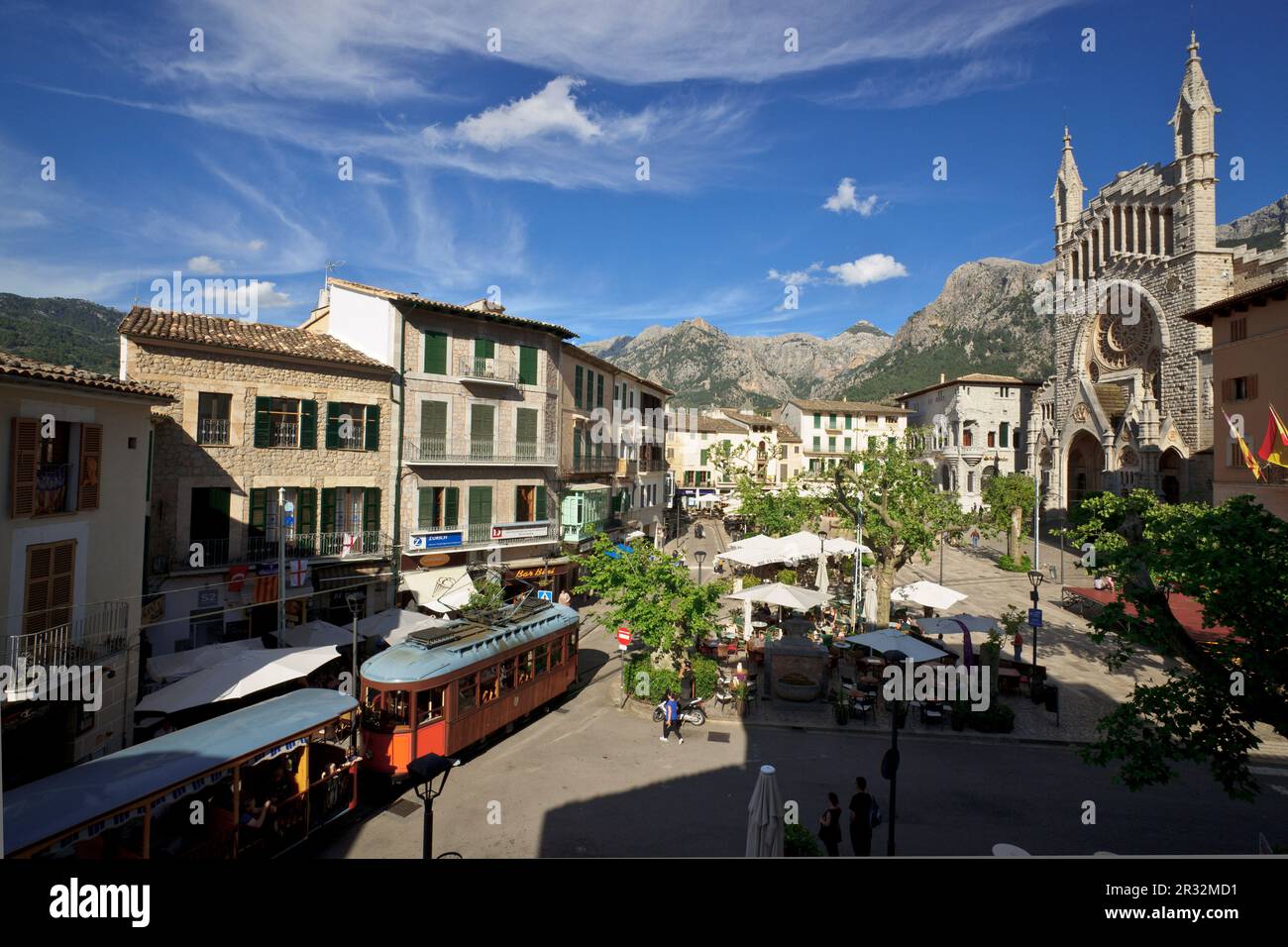 Chiesa parrocchiale di San Bartolome, originale del 12th ° secolo, route.Placa constitució.Soller.Mallorca.Baleari Isole. Spagna. Foto Stock
