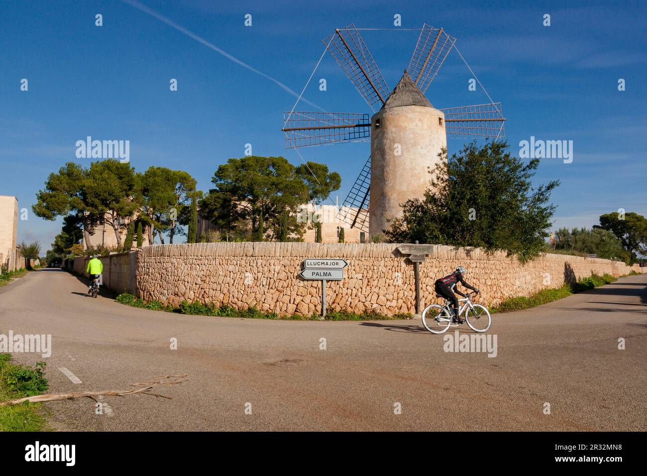 Molino y torre gotica, Sa Torre , documentada en época musulmana como alquería al-Borge, Llucmajor, Mallorca, Islas Baleares, España, Europa. Foto Stock