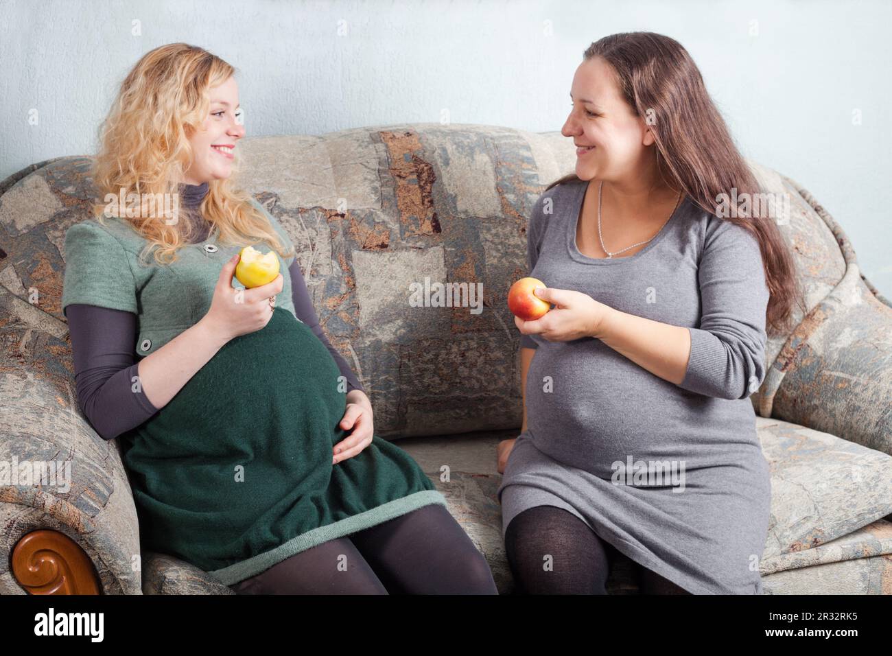 Due amici incinta Foto Stock