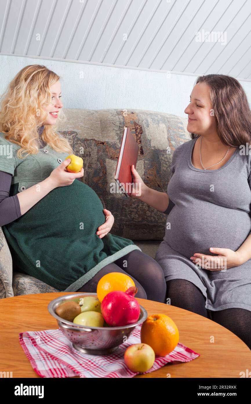 Due amici incinta Foto Stock