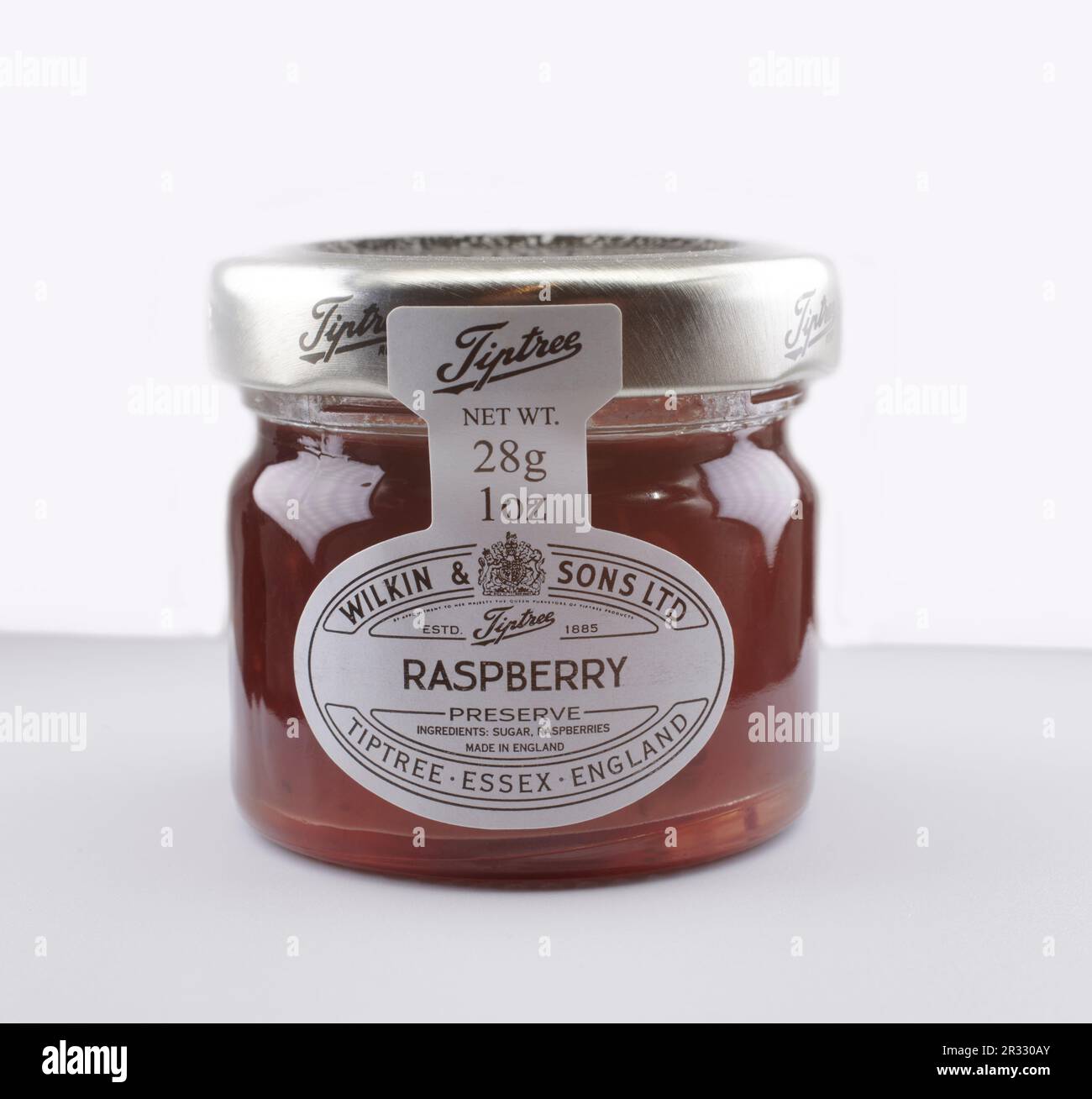 Una piccola pentola di marmellata di lamponi Tiptree, non tagliata. Foto Stock