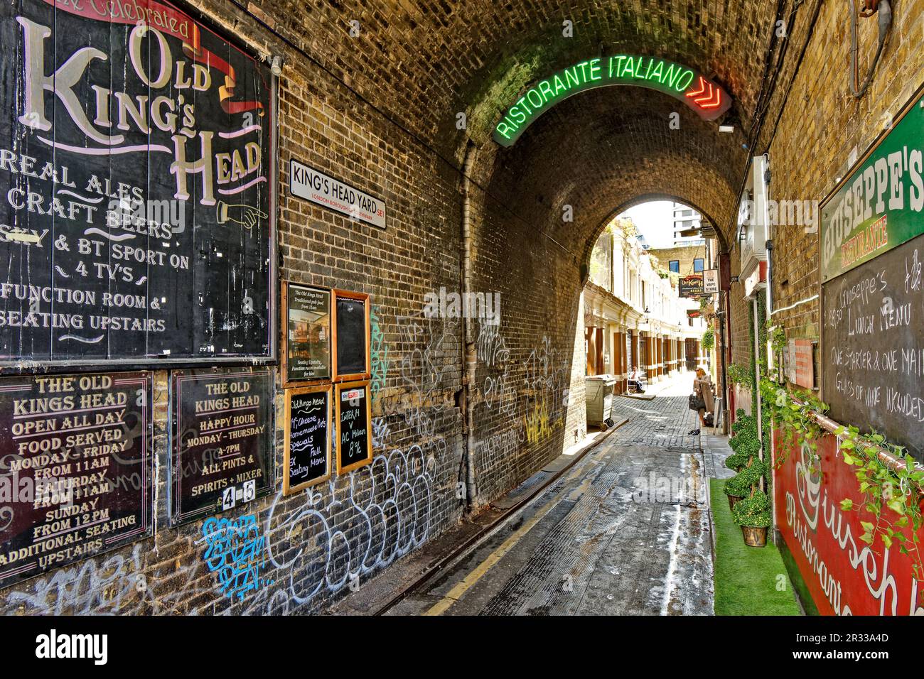 London Southwark Kings Head Yard e indicazioni per l'Old Kings Head Pub Foto Stock