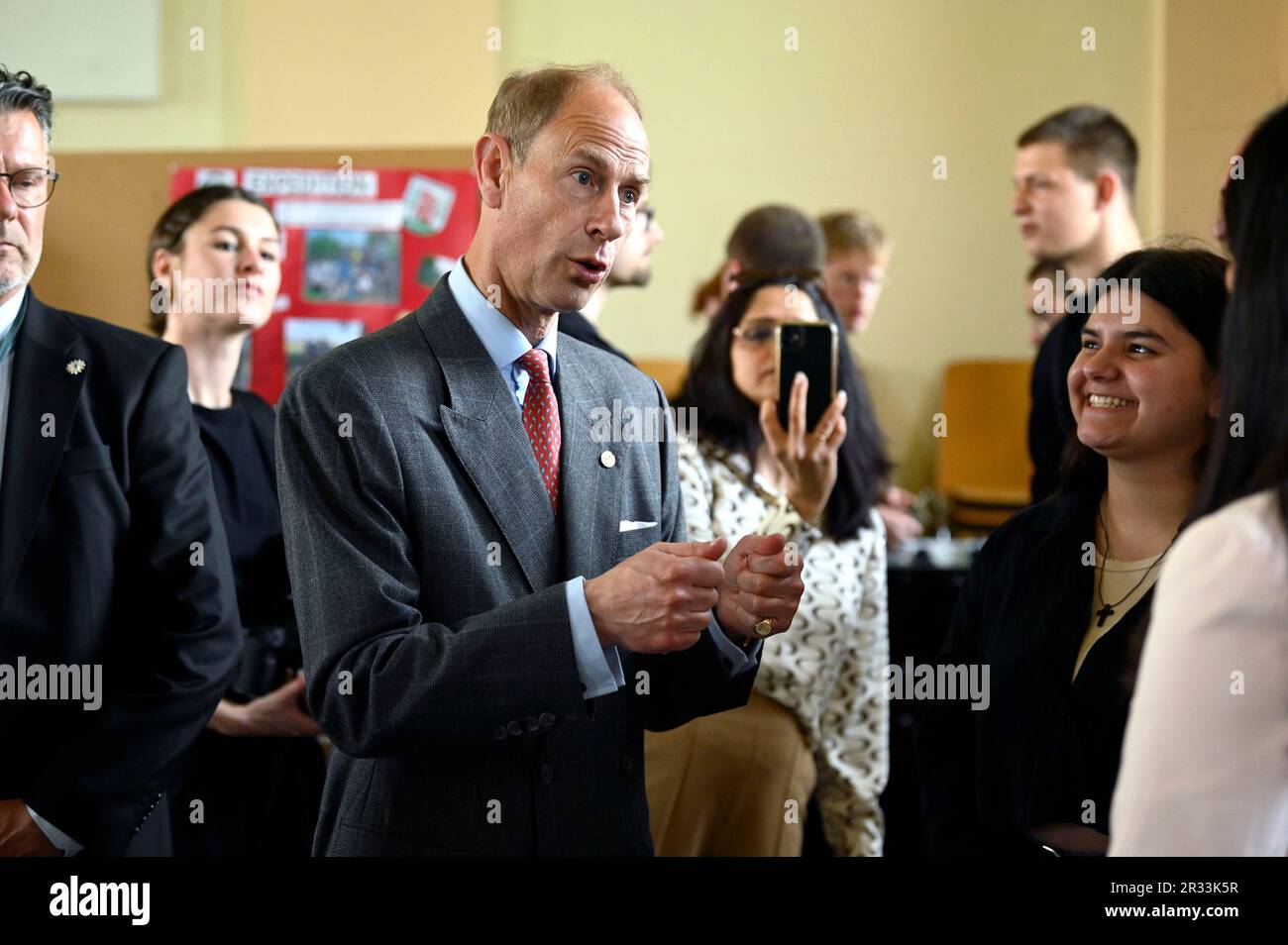 Berlino, Germania. 22nd maggio, 2023. Prinz Edward beim Besuch der Schule am Schillerpark im Rahmen der Verleihung des Duke Award im Wedding. Berlin, 22.05.2023 Credit: Geisler-Fotopress GmbH/Alamy Live News Foto Stock