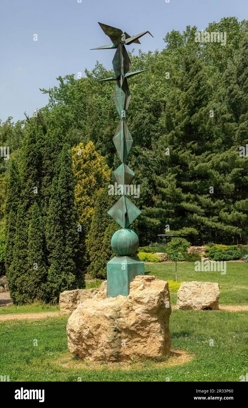 Monumento della pace di Crane al Giardino della Pace di Lyndale Park a Minneapolis, Minnesota USA. Foto Stock