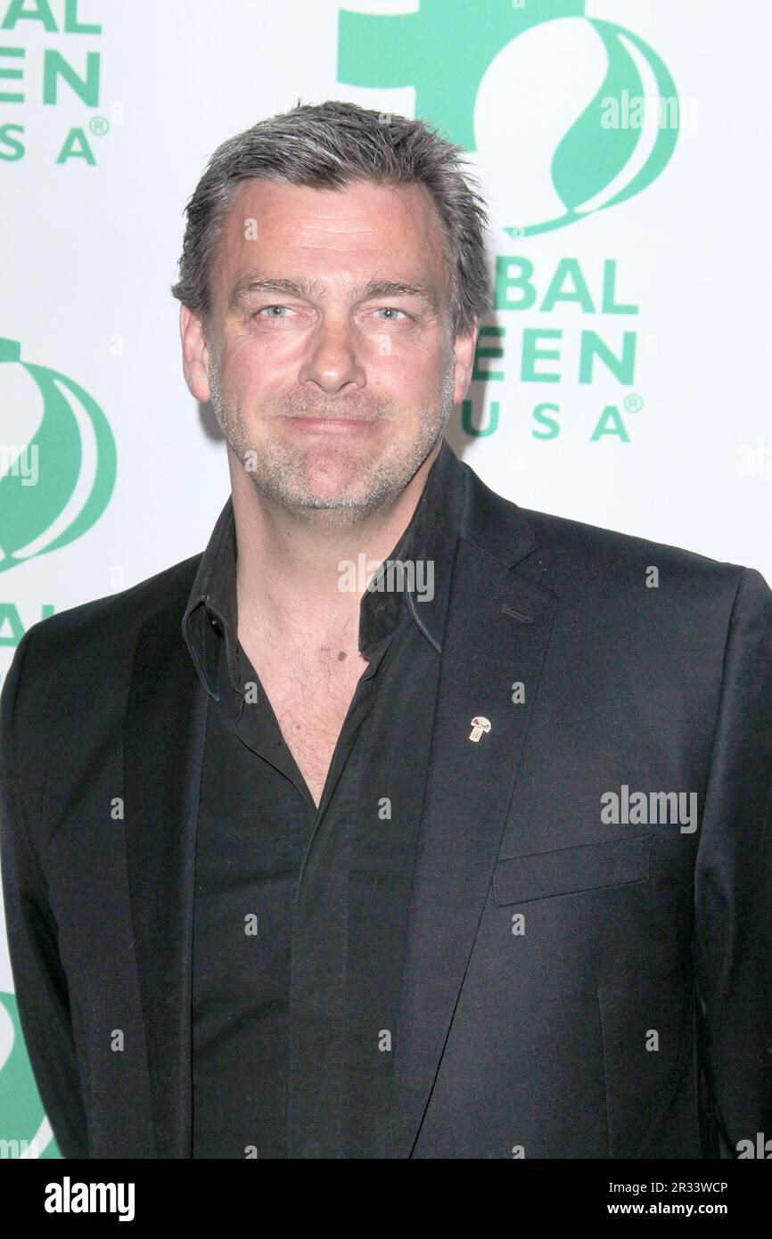 **FILE PHOTO** Ray Stevenson è passato via. Ray Stevenson al Global Green USA 8th° party annuale pre-Oscar all'Avalon di Hollywood, California. Febbraio 23, 2011 © MPI20/MediaPunch Inc. Foto Stock