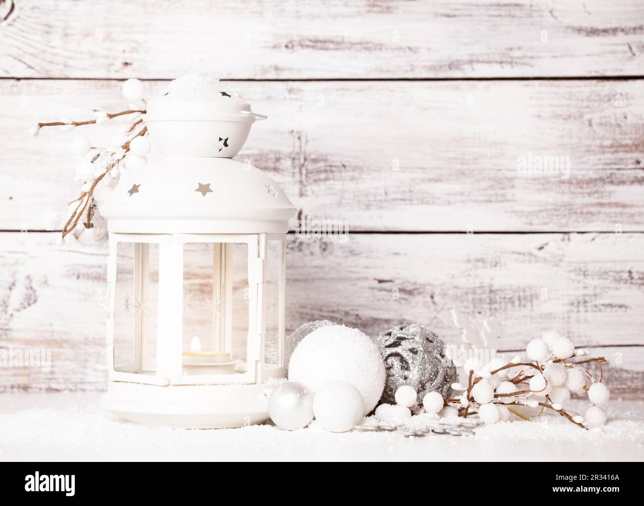 Lanterna di natale con la neve Foto Stock