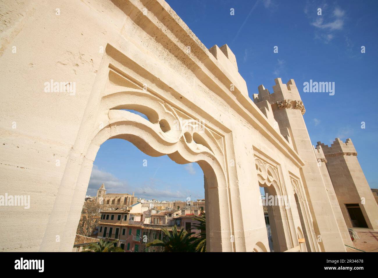 La Iglesia del Sagrat Cor desde la terraza de la lonja.La Llotja , siglo XV..Palma Mallorca.Islas Baleares. España. Foto Stock