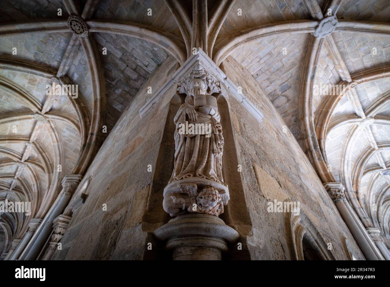 Claustro, construido entre 1317 y 1340, estilo gótico, Catedral de Évora, Basílica Sé Catedral de Nossa Senhora da Assunção, Évora, Alentejo, Portogallo. Foto Stock