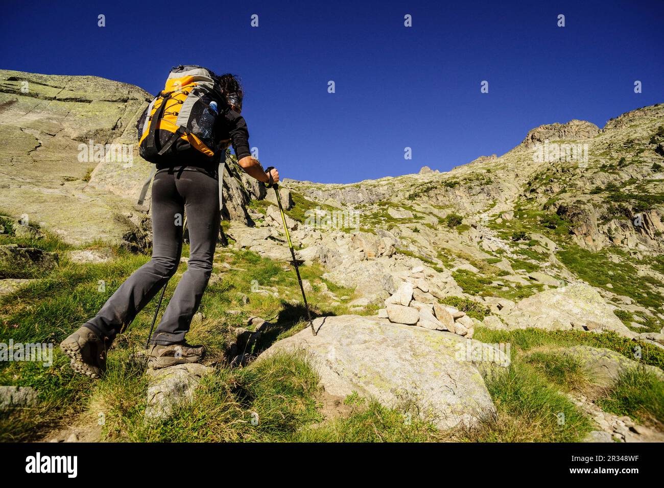 Ascenso al Pico Néouvielle, 3091 metros, Parque Natural de Neouvielle, Pirineo francés, Bigorre, Francia. Foto Stock