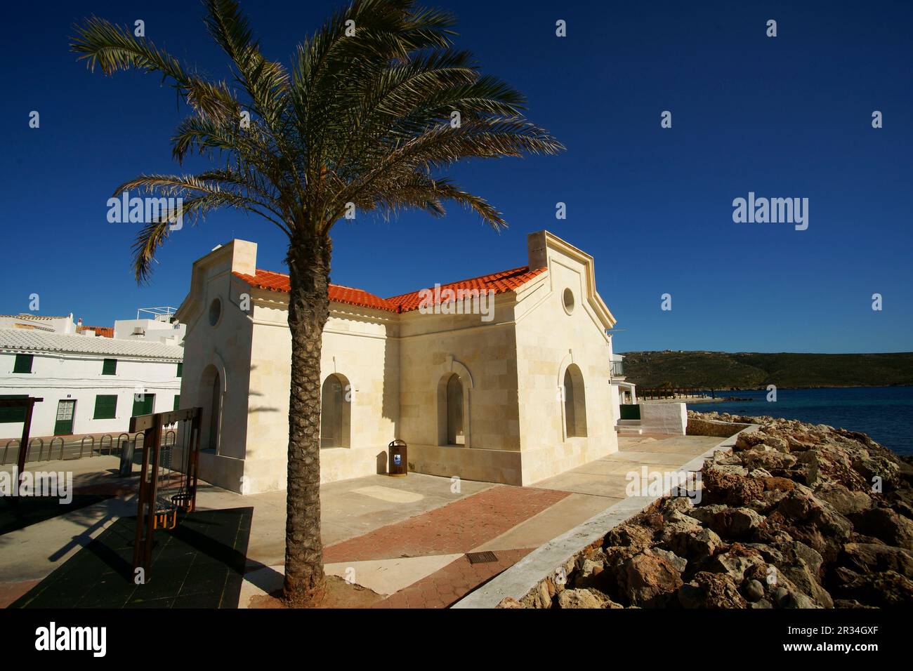 Oficinas portuarias.Puerto de Fornells. Bahia de Fornells..Menorca Illes Balears.España. Foto Stock