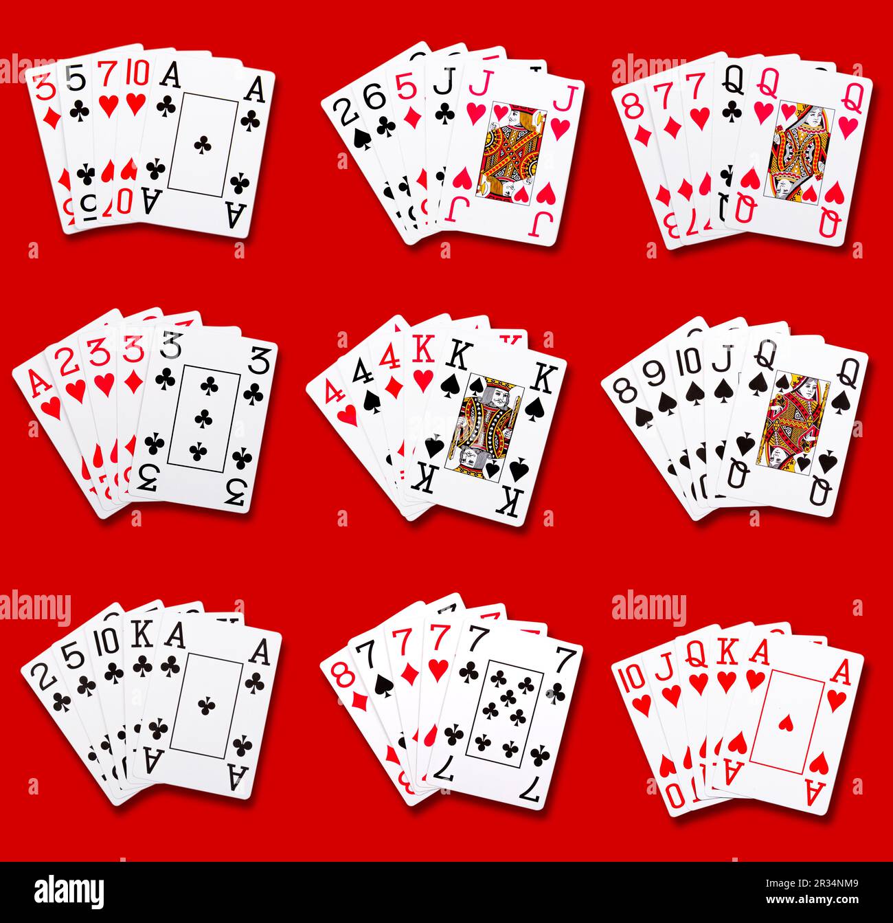 Poker classifiche combinazioni isolato su rosso Foto Stock