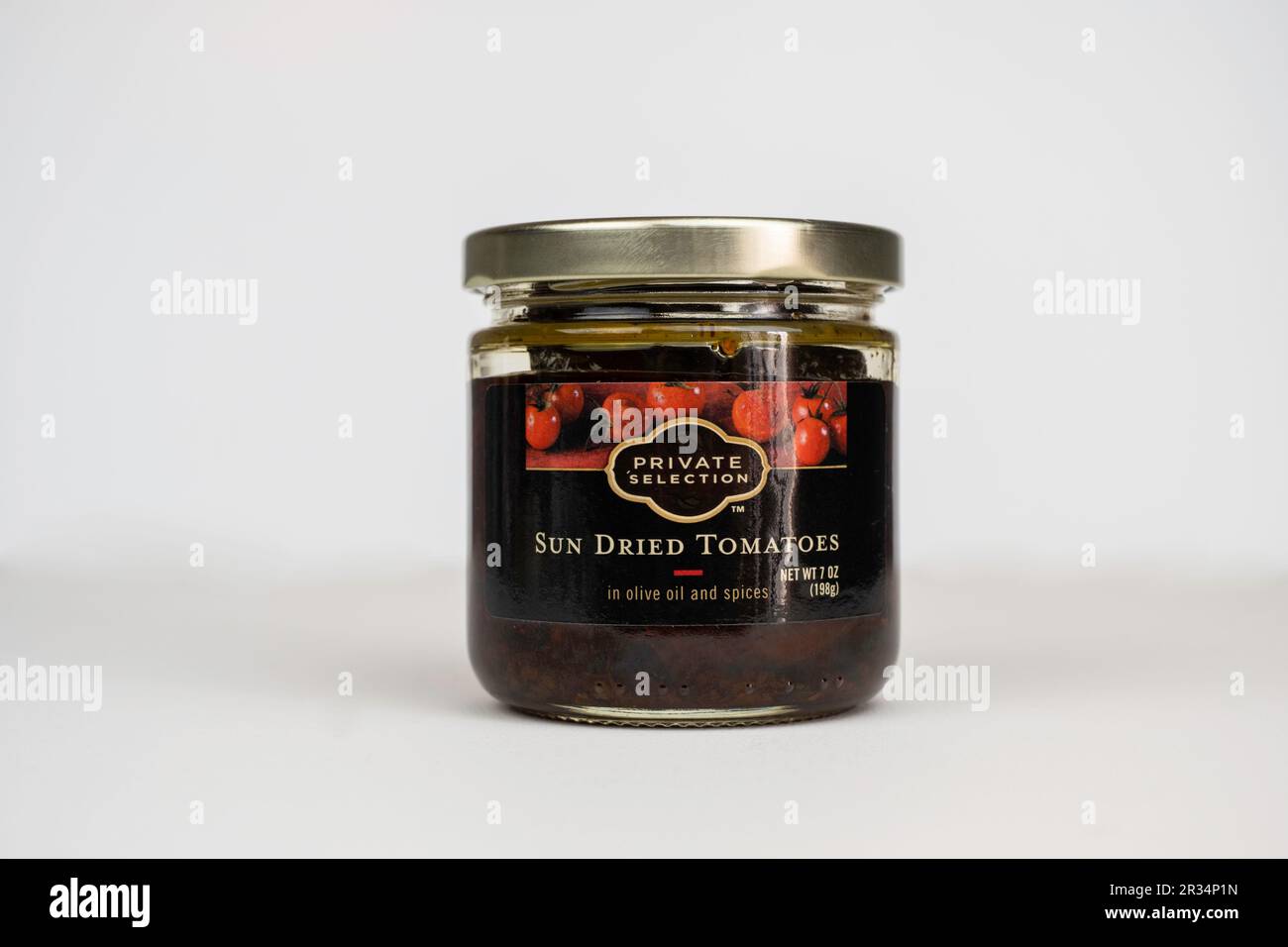 Vasetto di selezione privata marca pomodori secchi, sfondo bianco, ritaglio. STATI UNITI. Foto Stock