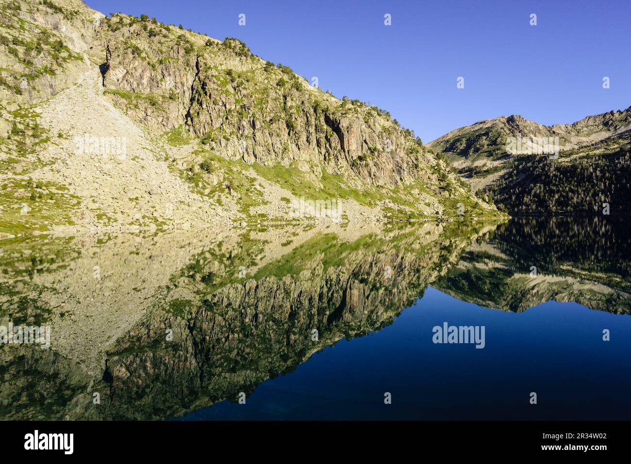 Lago d Aubert, Parque Natural de Neouvielle, Pirineo francés, Bigorre, Francia. Foto Stock