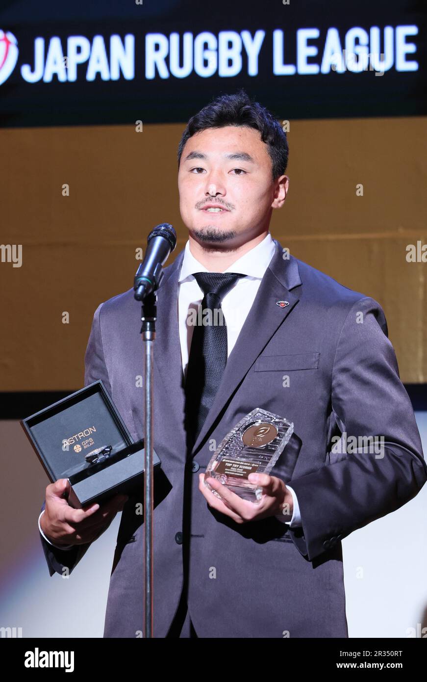 Tokyo, Giappone. 22nd maggio, 2023. Tokyo Suntory Sungoliath Wing Seiya Ozaki consegna un discorso in quanto ha ricevuto il premio top try scorer alla cerimonia di premiazione della Japan Rugby League One dopo la stagione 2022-2023 a Tokyo lunedì 22 maggio 2023. (Foto di Yoshio Tsunoda/AFLO) Credit: FILO Co.. Ltd./Alamy Live News Foto Stock
