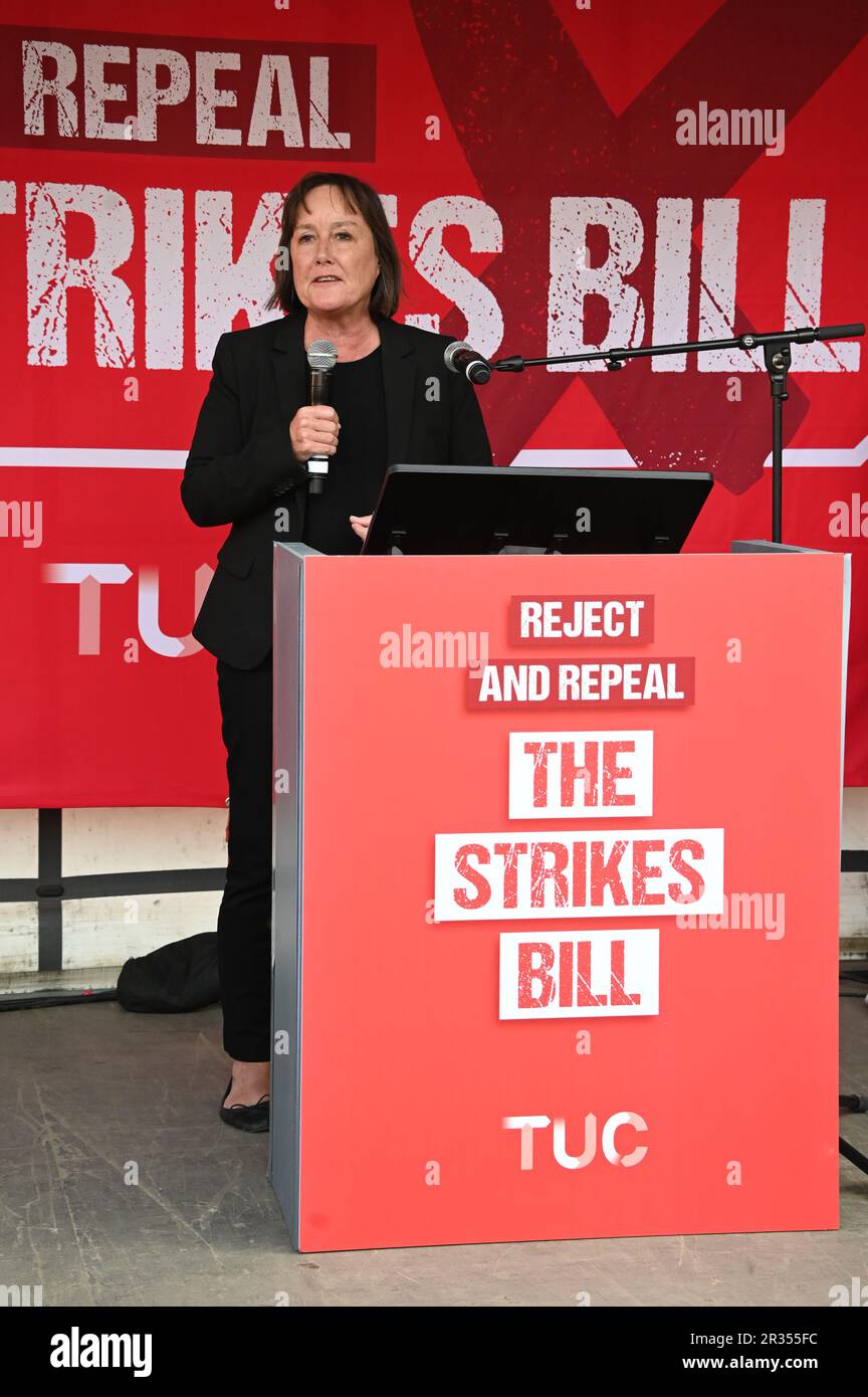 Piazza del Parlamento, Londra, Regno Unito. 22nd maggio, 2023. Gli oratori Jo Stevens è un Segretario di Stato ombra per il raduno del Galles per la protesta dell'Unione dei lavoratori per la nostra #RightToStrike è sotto attacco poiché il governo tenta di far passare una nuova legislazione anti-sciopero rappresenta una minaccia molto grave per il movimento sindacale e per i lavoratori che da tempo lottano per i diritti sulla retribuzione e condizioni di lavoro. Credit: Vedi li/Picture Capital/Alamy Live News Foto Stock