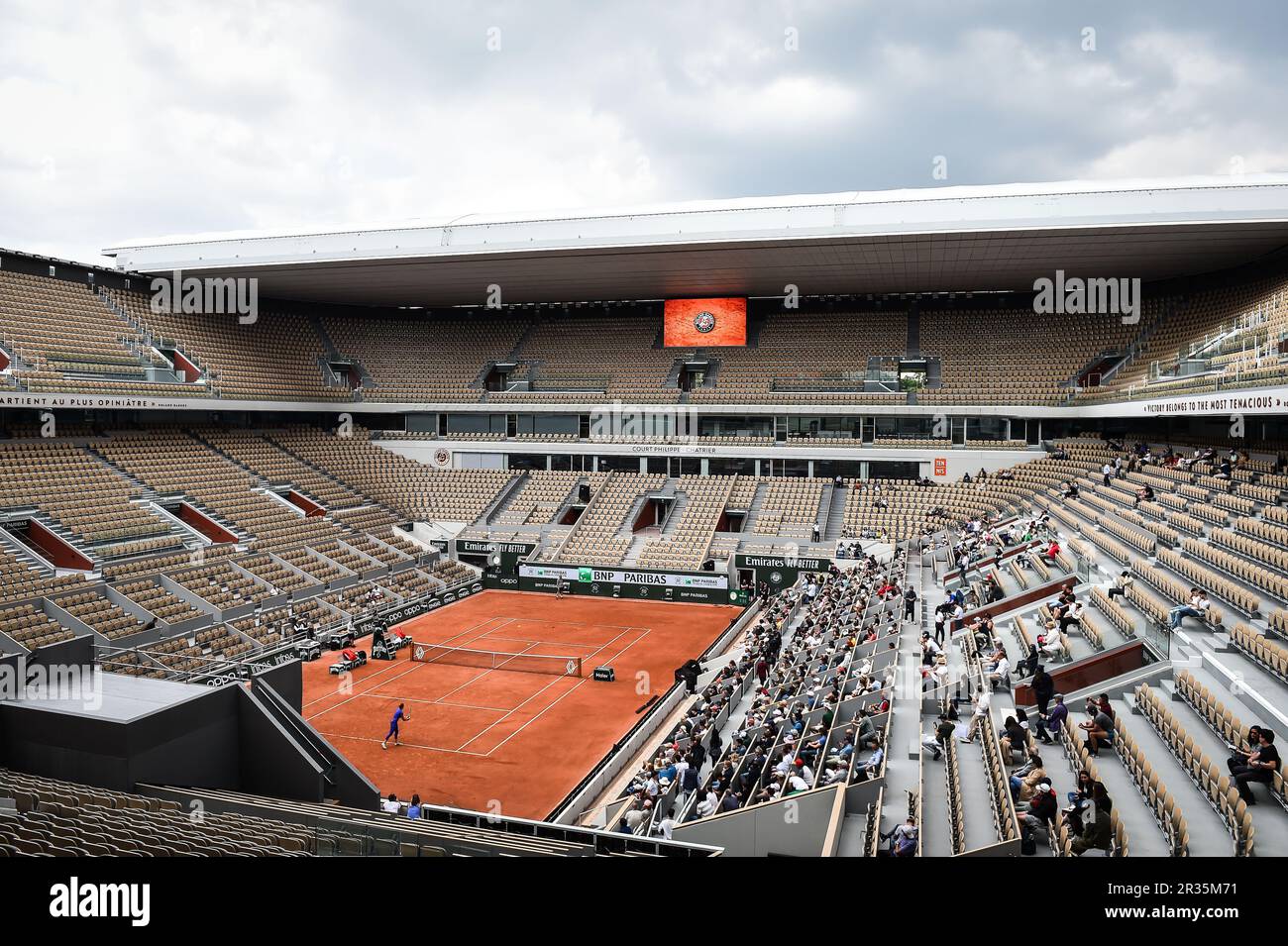 Vista generale di Court Philippe Chatrier durante Roland-Garros 2023, torneo di tennis Grand Slam, Anteprime il 22 maggio 2023 allo stadio Roland-Garros di Parigi, Francia - Foto: Matthieu Mirville/DPPI/LiveMedia Foto Stock