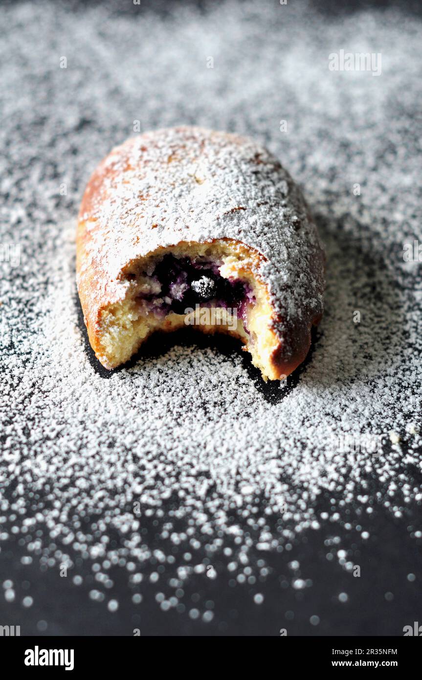 Marmellate le ciambelle con lo zucchero a velo Foto Stock