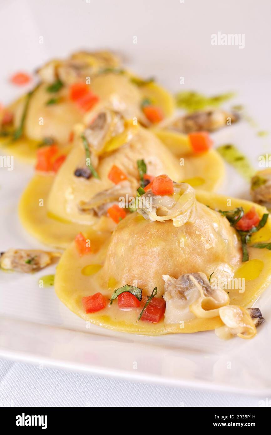 Ravioloni al pomodoro (mini ravioli ripieni di pomodoro, Italia) Foto Stock