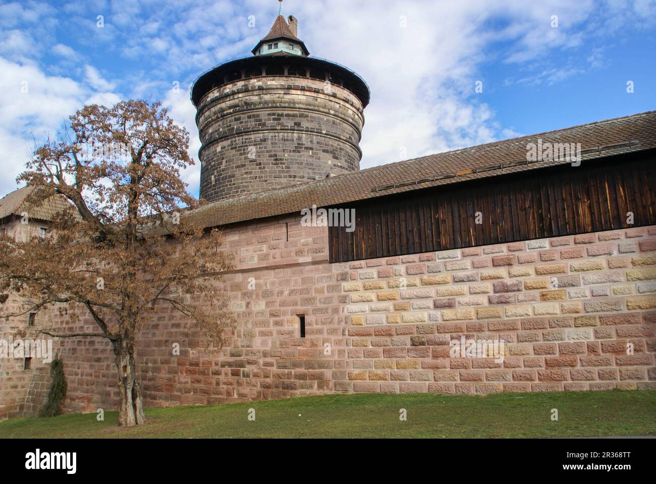Spittlertor è una storica torre di accesso nel centro storico di Norimberga, Baviera, Germania Foto Stock