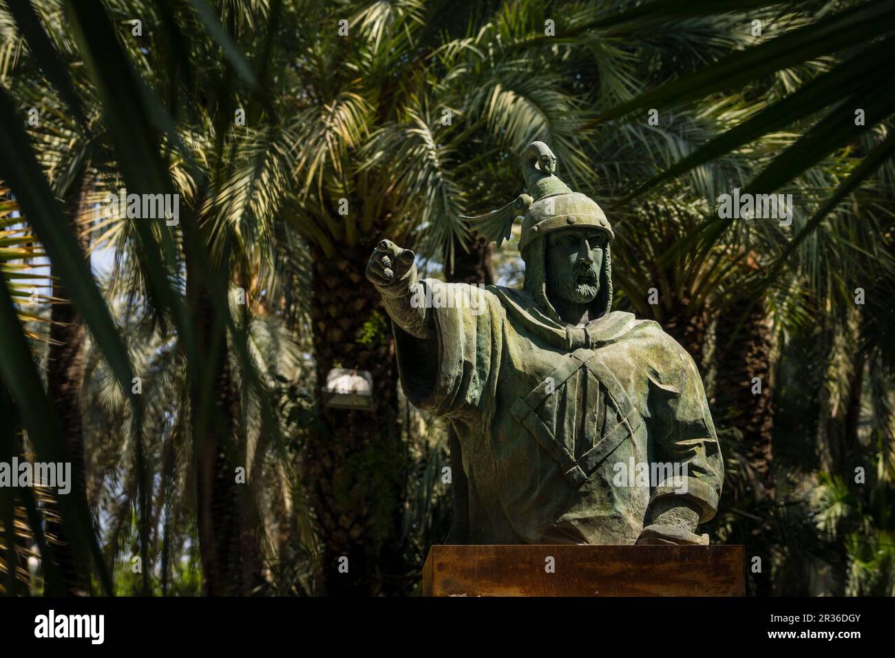 escultura de Jaime i el conquistador, Hort del cura, - jardin del cura-, Palmeral de Elche, Patrimonio de la Humanidad por la Unesco, comunidad Valenciana, Spagna, Europa. Foto Stock