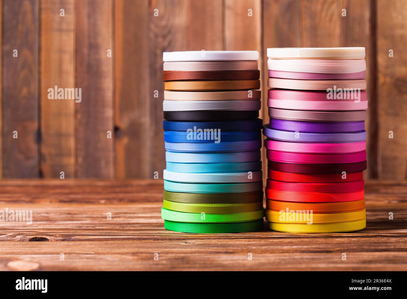 Bobine a nastro sul tavolo Foto Stock