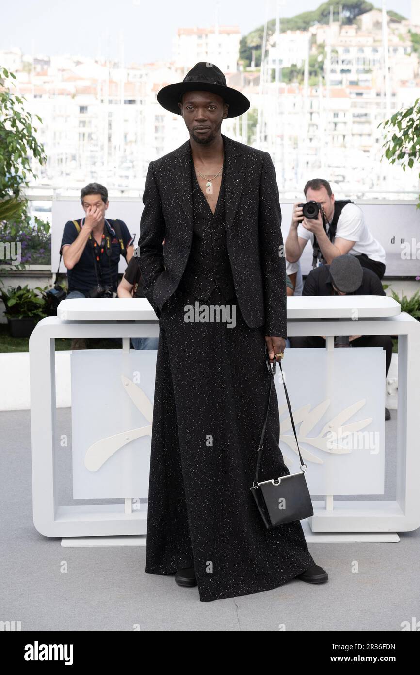 Cannes, Francia. 23rd maggio, 2023. Il regista Baloji partecipa alla fotocellula 'Augure (Omen)' al 76th° festival annuale di Cannes al Palais des Festivals il 22 maggio 2023 a Cannes. Photo by David Niviere/ABACAPRESS.COM Credit: Abaca Press/Alamy Live News Foto Stock