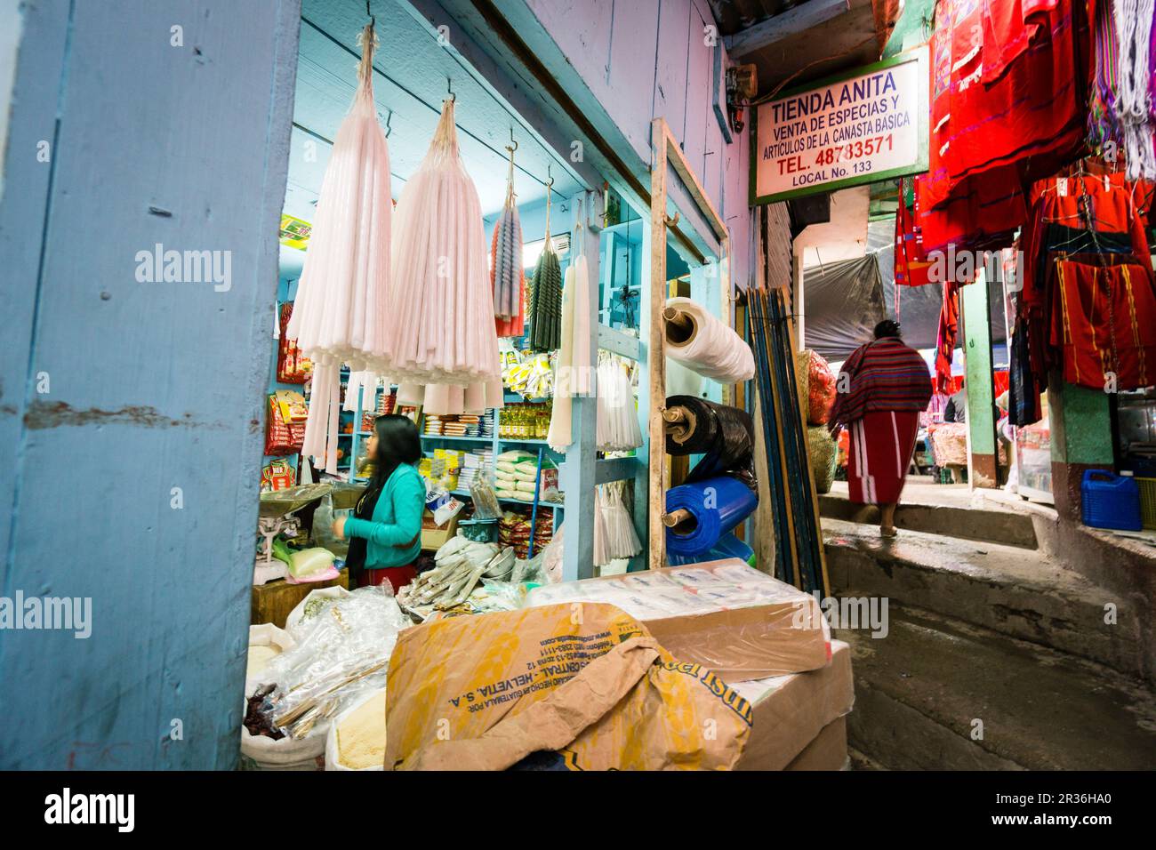 Tienda de velas y candele, Mercado Municipal, Santa María Nebaj, Departamento de El Quiché, Guatemala, America centrale. Foto Stock