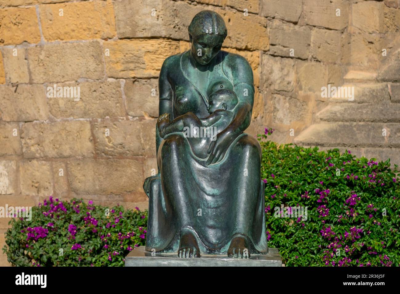 Maternidad, Màrius Vives,1940, Bronce, Passeig Dalt Murada, Palma di Maiorca, isole Baleari, Spagna. Foto Stock