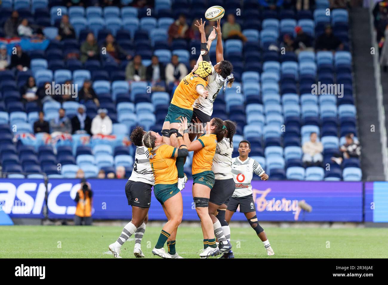 Doreen Narokete di Fijiana Drua vince la palla di allineamento durante il Rugby Women's International Match tra Australia e Fiji allo stadio Allianz di ma Foto Stock