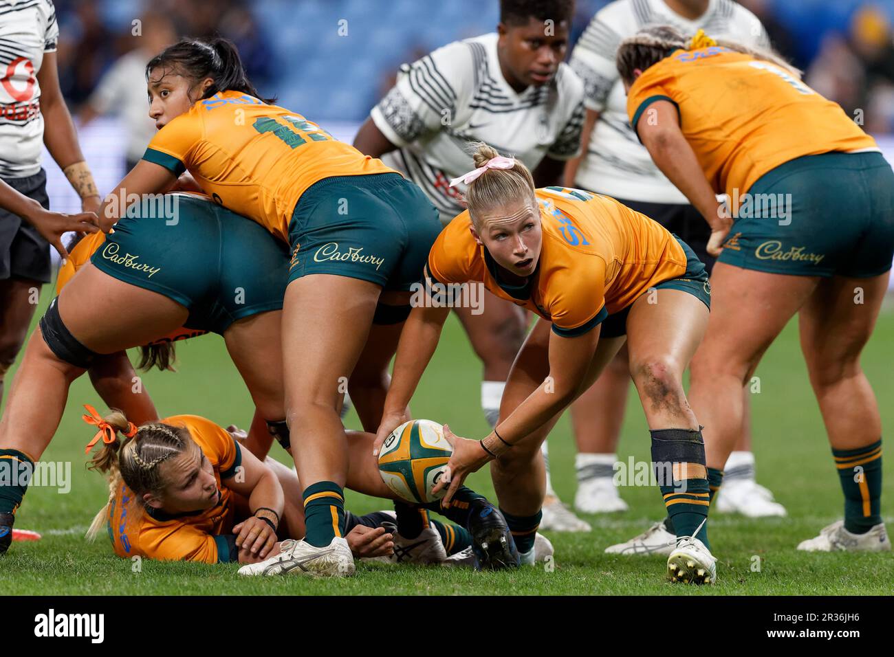 Layne Morgan dei Wallaroos australiani si prepara a passare la palla durante la partita internazionale delle donne di rugby tra Australia e Figi ad Allianz Foto Stock