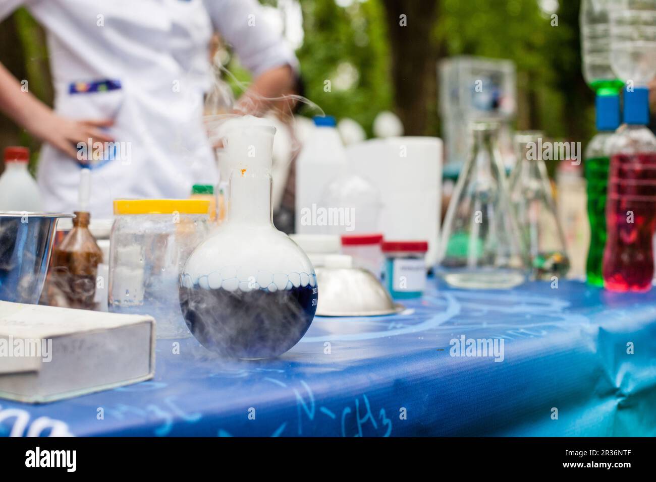Scientifica esperimenti di chimica Foto Stock
