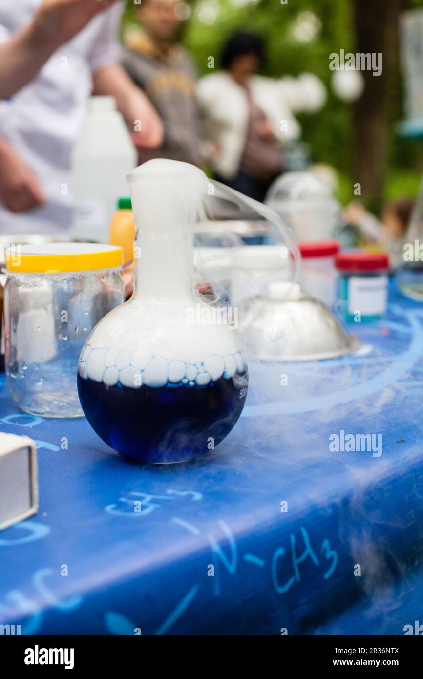 Scientifica esperimenti di chimica Foto Stock