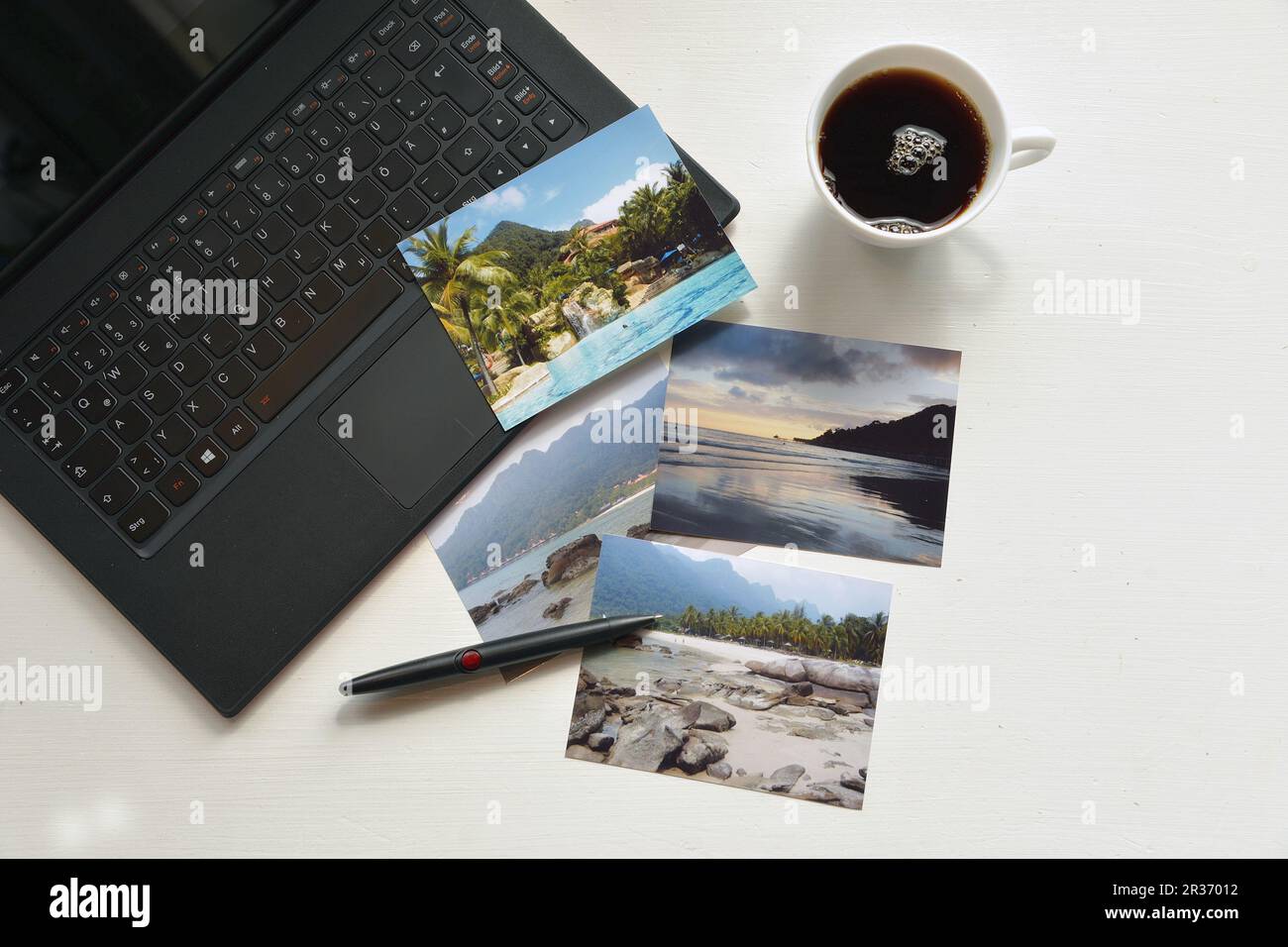 Pianificazione delle vacanze in linea PC Foto caffè Foto Stock