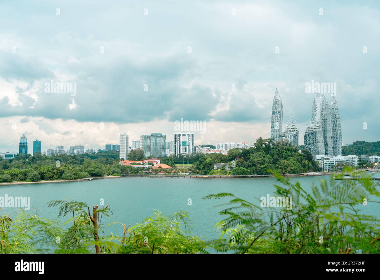 Vista della Marina Bay dall'isola di Sentosa a Singapore Foto Stock