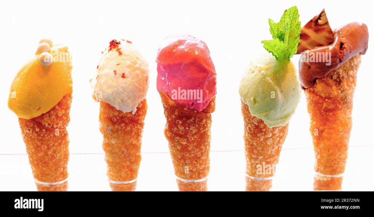 Gelato fatto in casa in coni Foto Stock