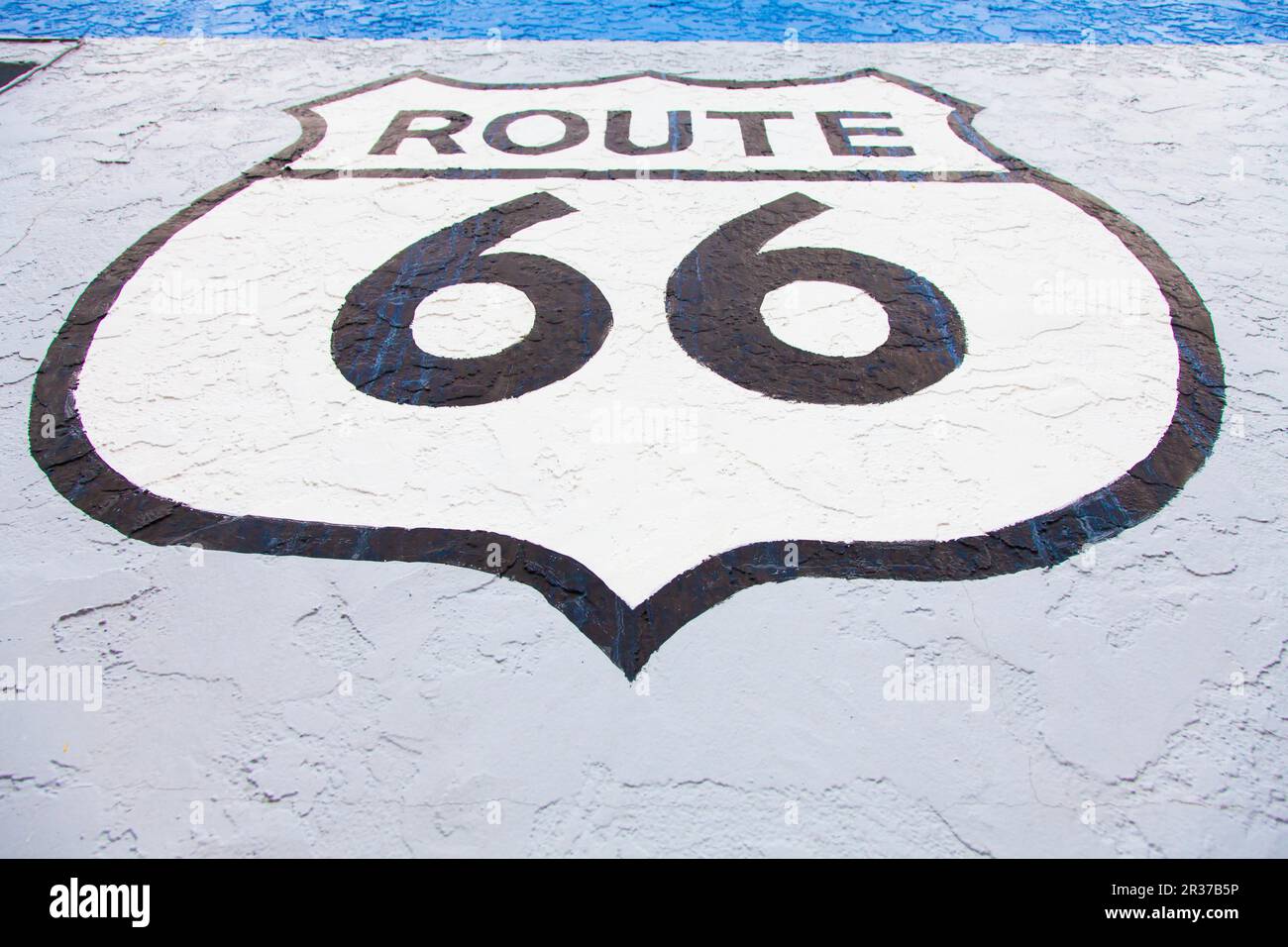 Famoso streetsight Route 66 dipinta su un muro a Flagstaff Foto Stock