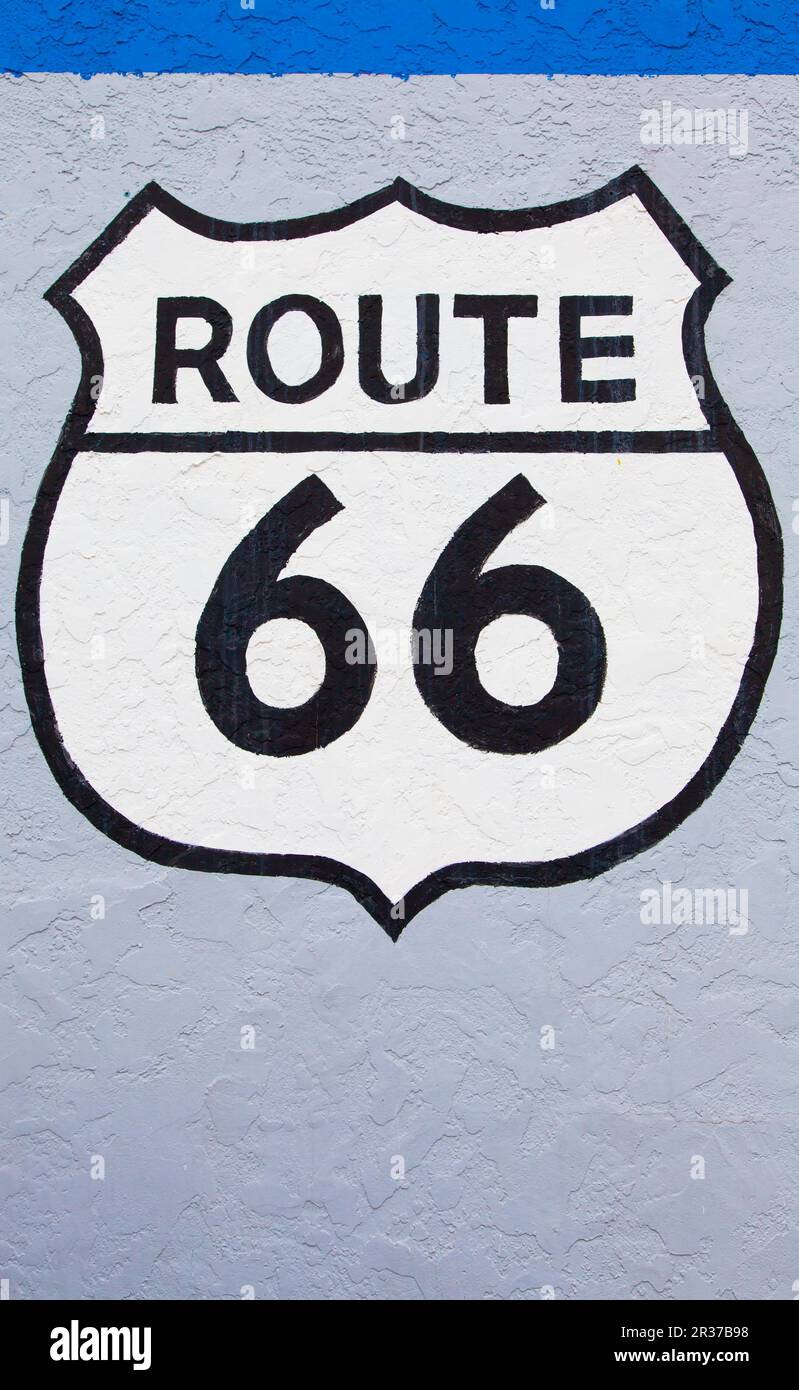 Famoso streetsight Route 66 dipinta su un muro a Flagstaff Foto Stock