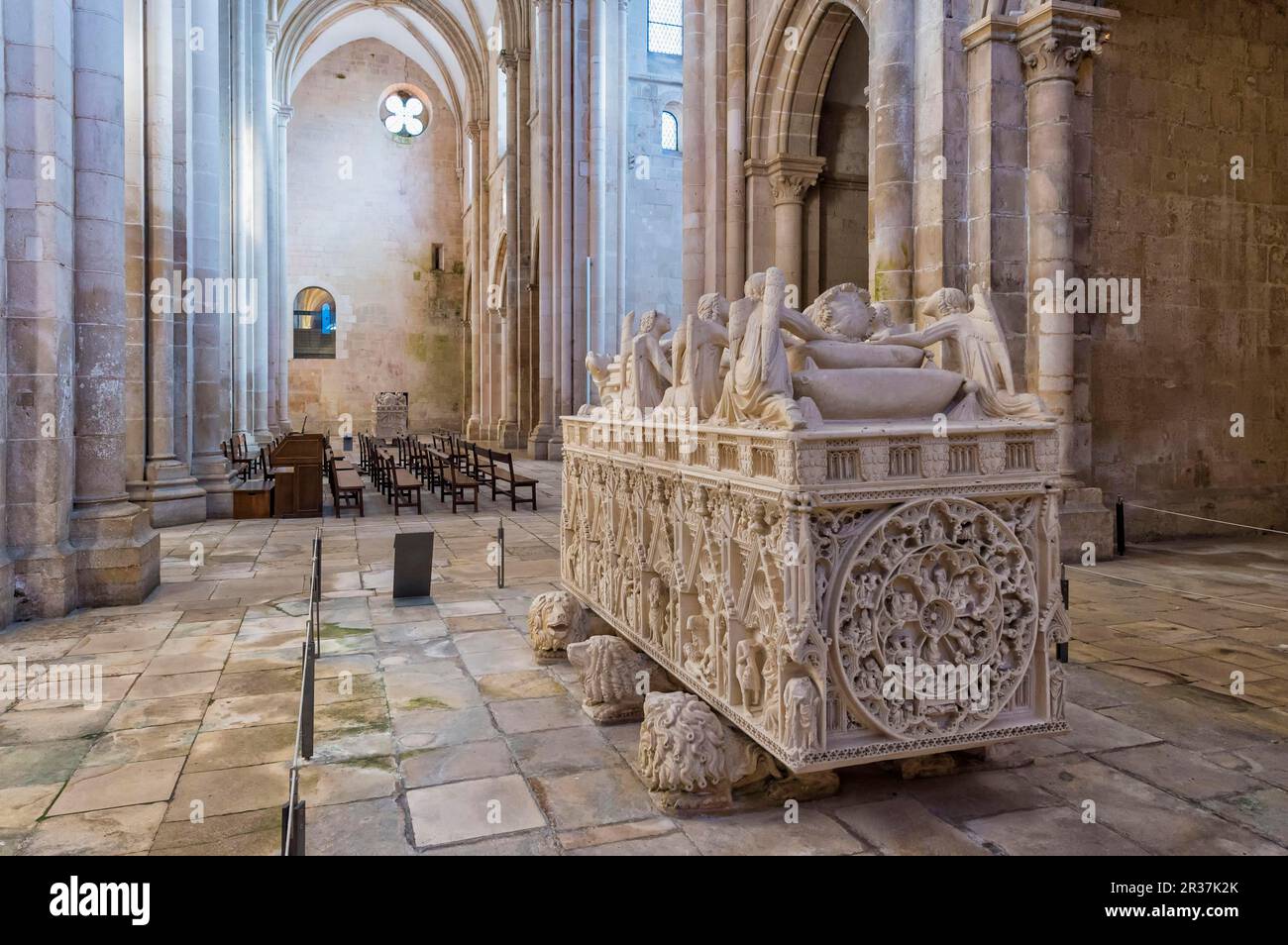 Mosteiro de Santa Maria, Monastero di Santa Maria, Monastero cistercense, Tomba di re Pedro i, Alcobaca, Provincia di Estremadura e Ribatejo Foto Stock