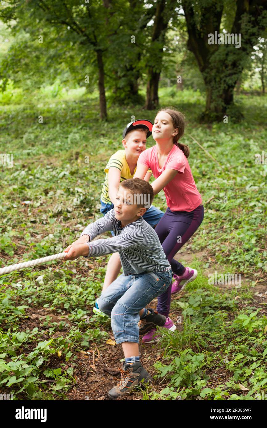 Tug-of-War in posizione di parcheggio Foto Stock