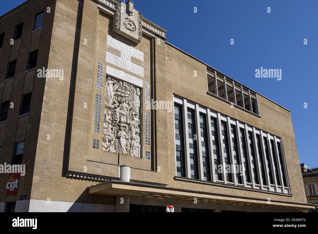 FRANCIA. GIRONDE (33). BORDEAUX. LA BOURSE DU TRAVAIL, PROGETTATA DALL'ARCHITETTO JACQUES D'WELLES, È UN EDIFICIO ARCHITETTONICO ART DECO. IN REINFORC Foto Stock