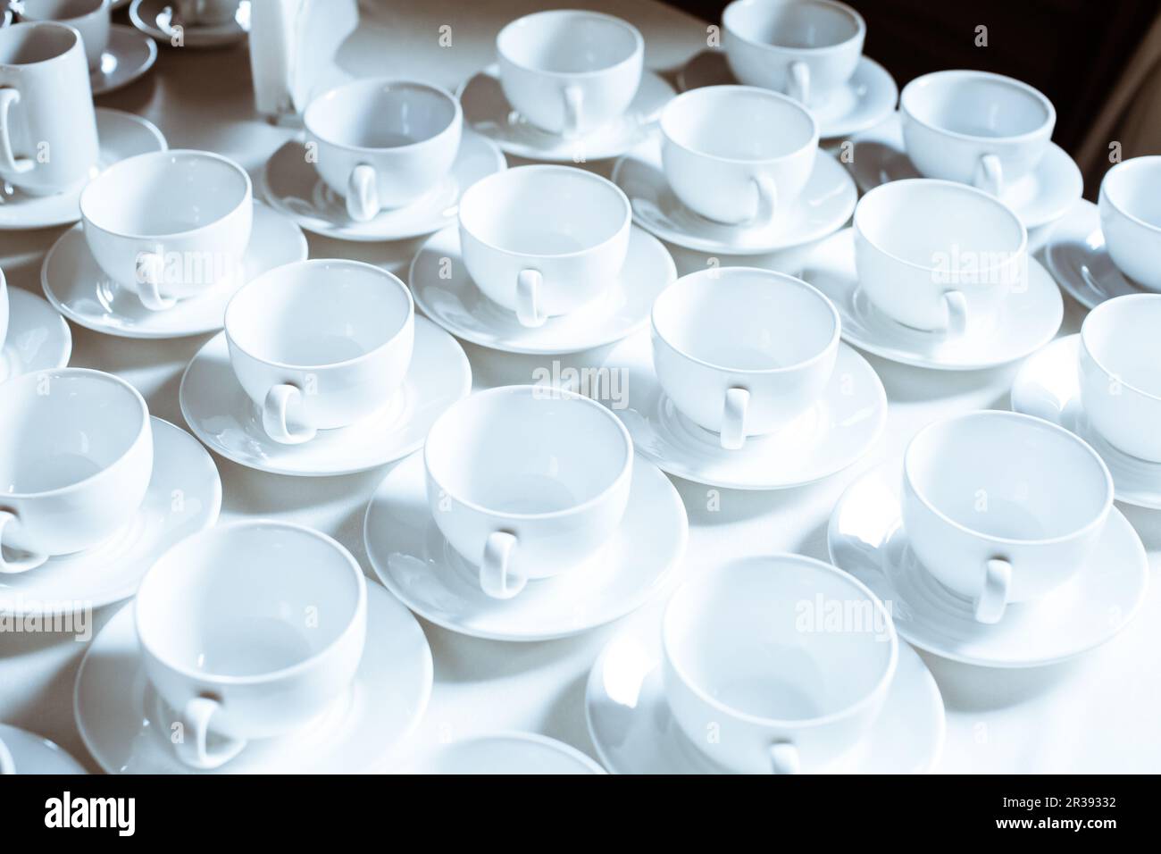 Semplice motivo costituito da tazze di caffè vuote Foto Stock