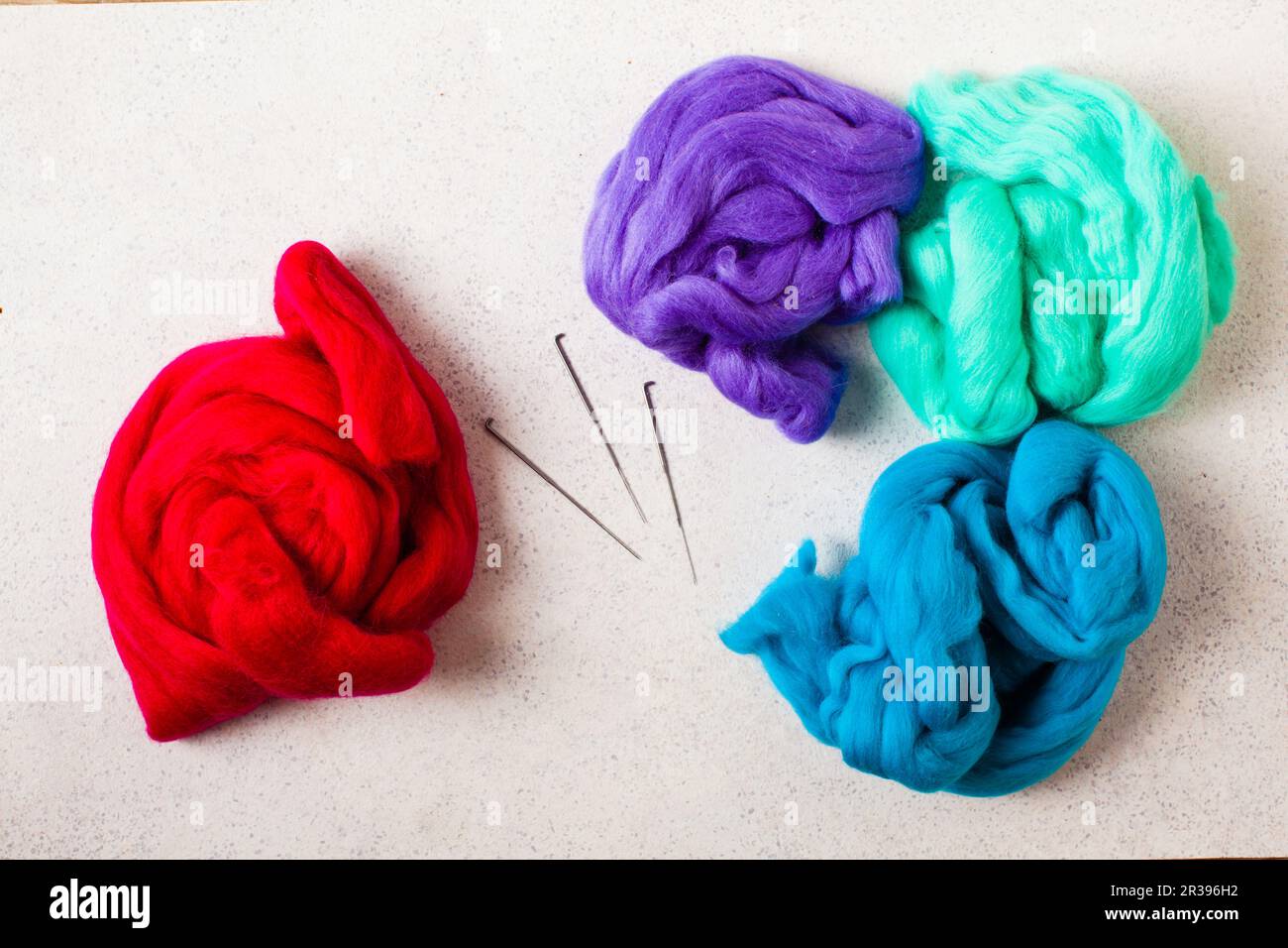 Primo piano del set di lana e del kit di feltratura ad aghi Foto Stock