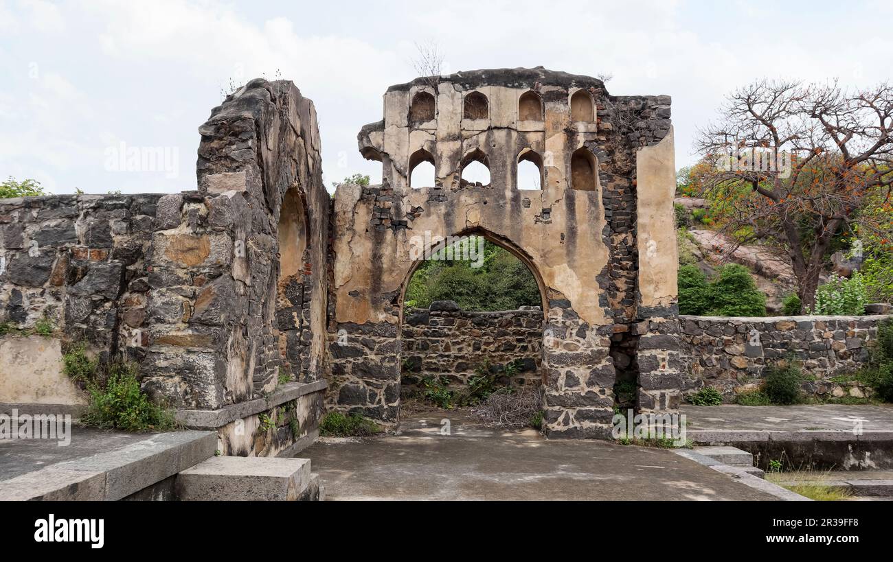 Rovine di mura di Kondapalli Fort, Vijayawada, Andhra Pradesh, India. Foto Stock