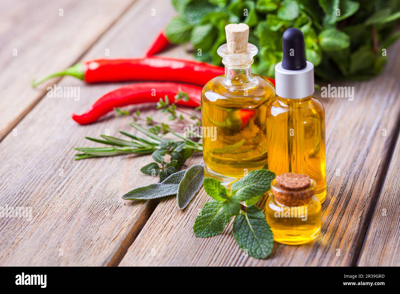 Estratto aromatico di tintura di menta piperita e varie spezie Foto Stock