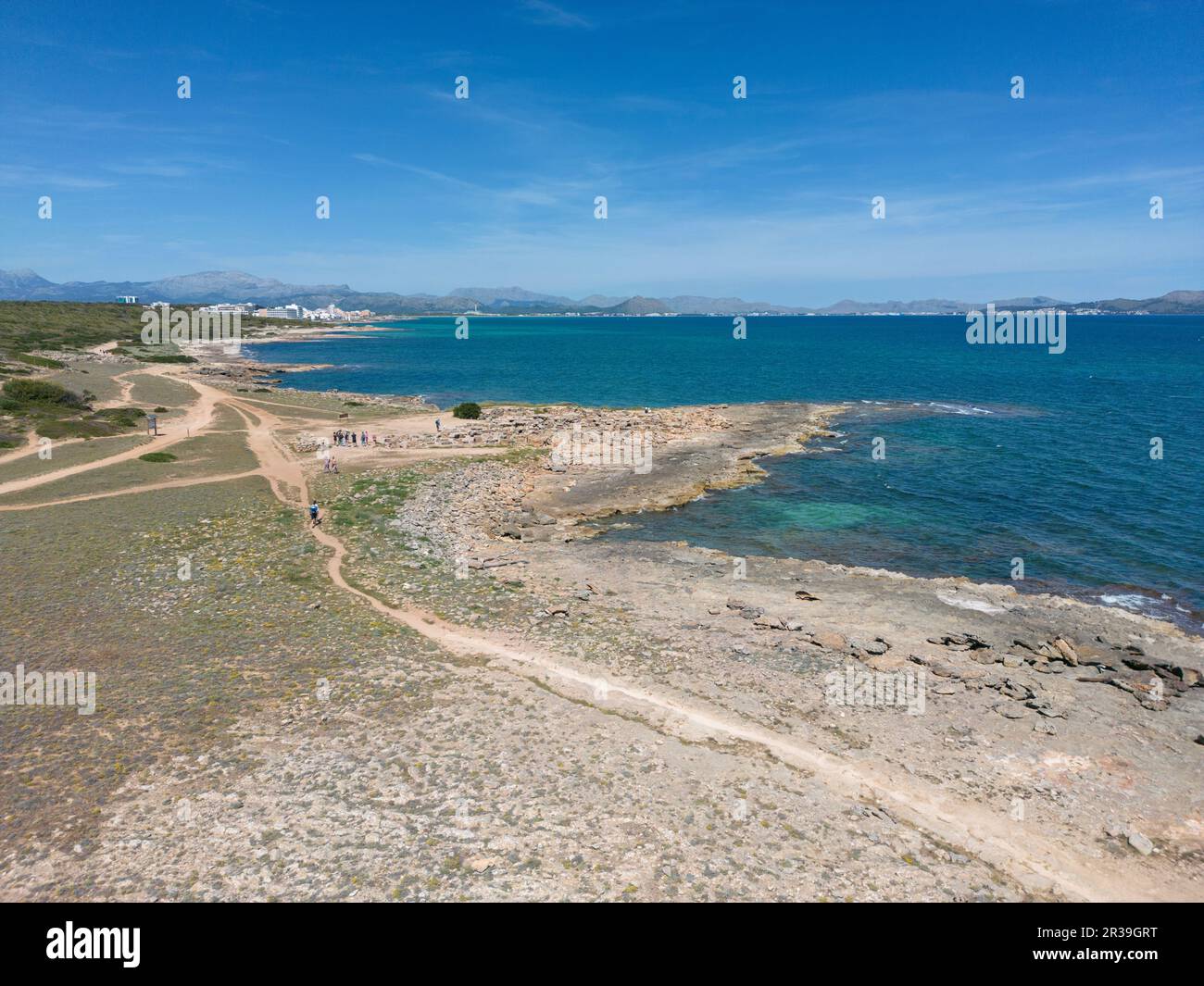 Vista dell'antica necropoli di Son Real vicino a Can Picafort, Maiorca, Isole Baleari, Spagna, 26 aprile 2023 Foto Stock