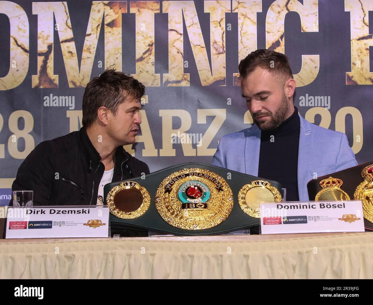 Pugile leggero e pesante Dominic BÃ¶sel con allenatore Dirk Dzemski SES Boxing su 28.03.2020 Magdeburg Foto Stock