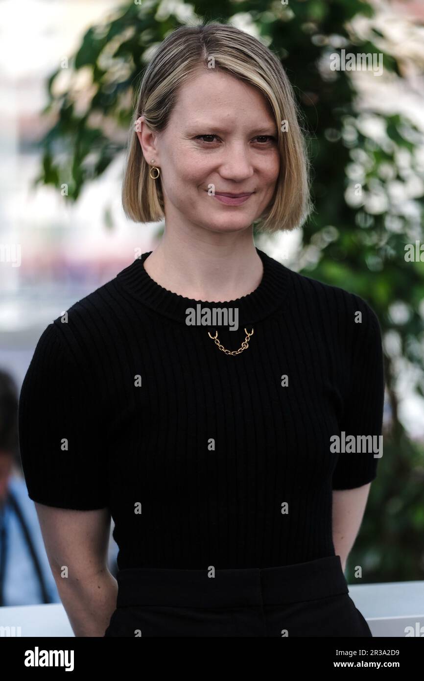 Cannes, Francia. 23rd maggio, 2023. Mia Wasikowska ha fotografato durante la foto per il Club Zero nell'ambito del Festival Internazionale del Cinema di Cannes 76th al Palais des Festivals di Cannes, Francia Foto di Julie Edwards/Alamy Live News Foto Stock