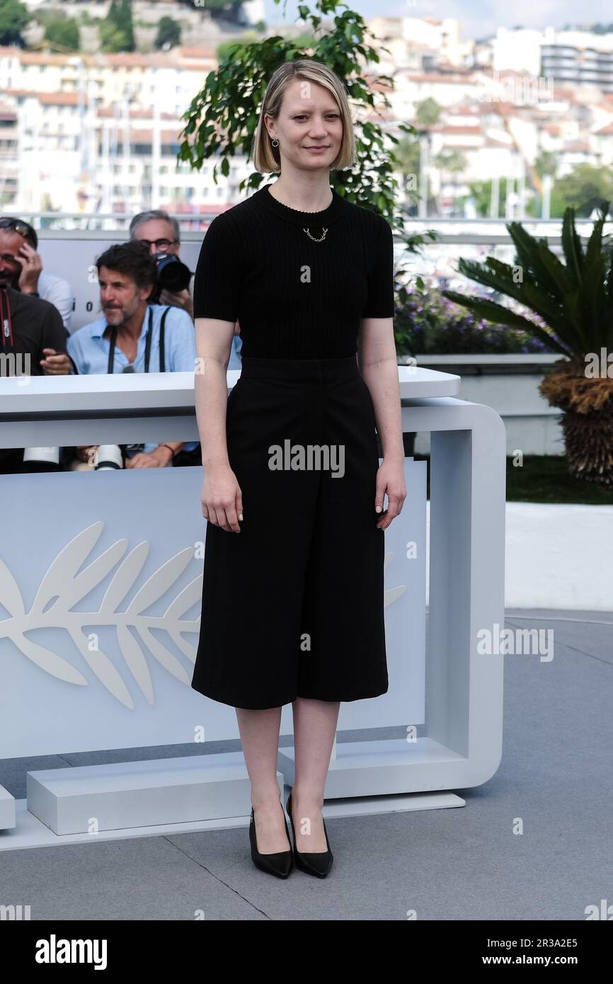 Cannes, Francia. 23rd maggio, 2023. Mia Wasikowska ha fotografato durante la foto per il Club Zero nell'ambito del Festival Internazionale del Cinema di Cannes 76th al Palais des Festivals di Cannes, Francia Foto di Julie Edwards/Alamy Live News Foto Stock