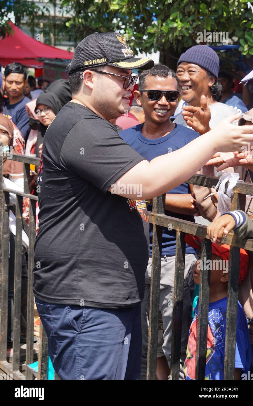 Il reggente di Kediri Hanindhito Himawan Pramana (Mas Dhito) in apertura 1000 barong per celebrare l'anniversario di Kediri Foto Stock